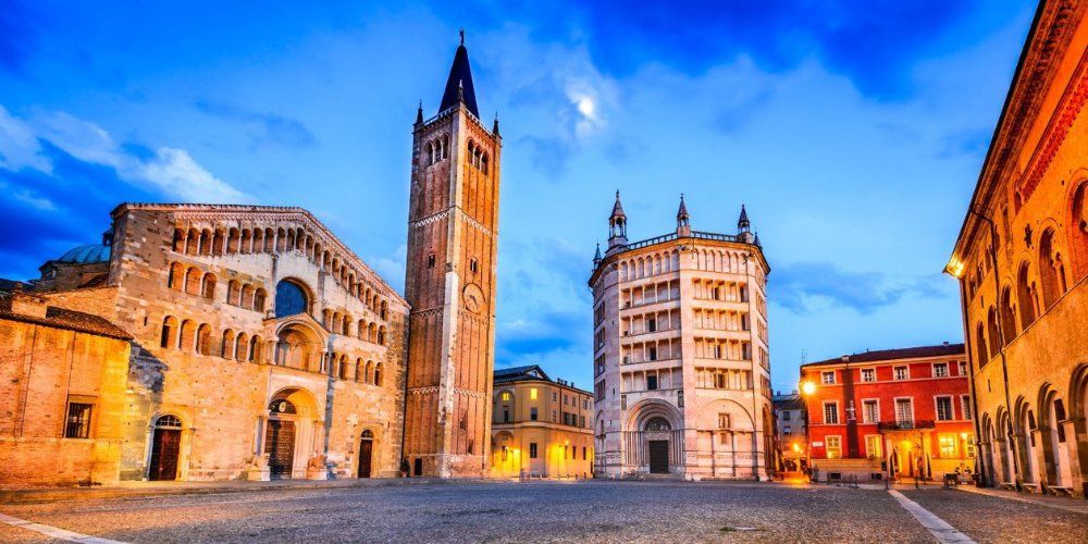 Parma like a local: Duomo square