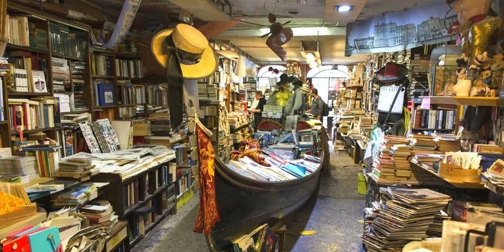 Libreria Acqua Alta da visitare a Venezia con i bambini Libreria Acqua Alta da visitare a Venezia con i bambini