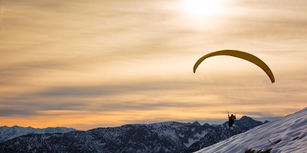What to do and where to go in Italy in winter: paragliding