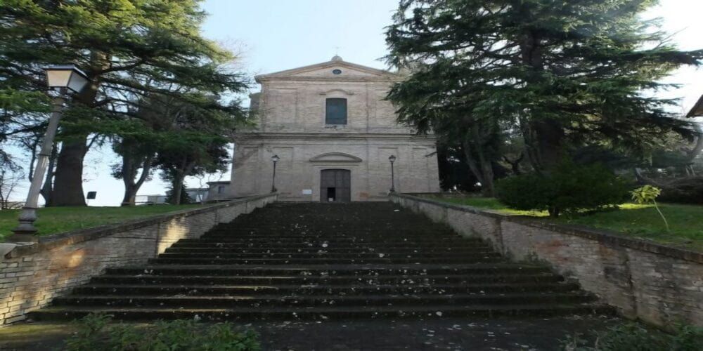 Visit Santa Vittoria in Matenano and the Collegiata 