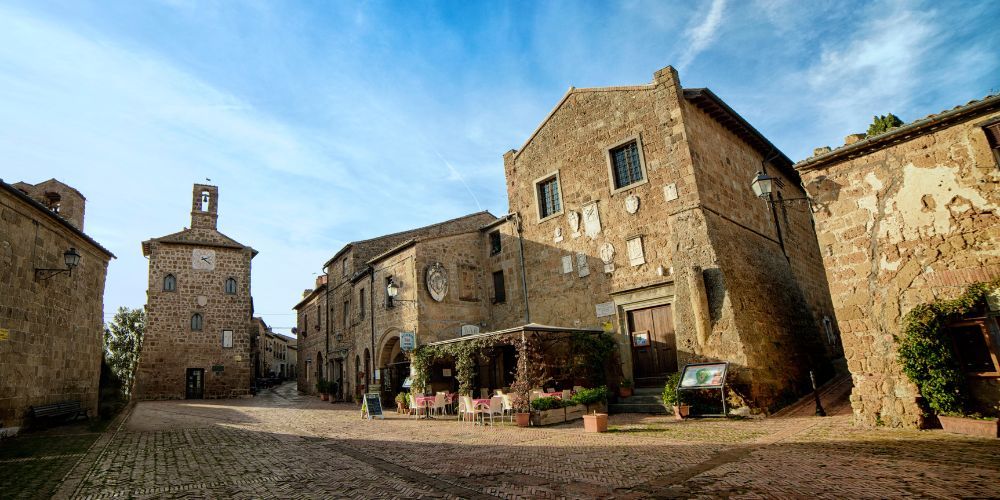 Piazza Pretorio - Sovana Piazza Pretorio - Sovana