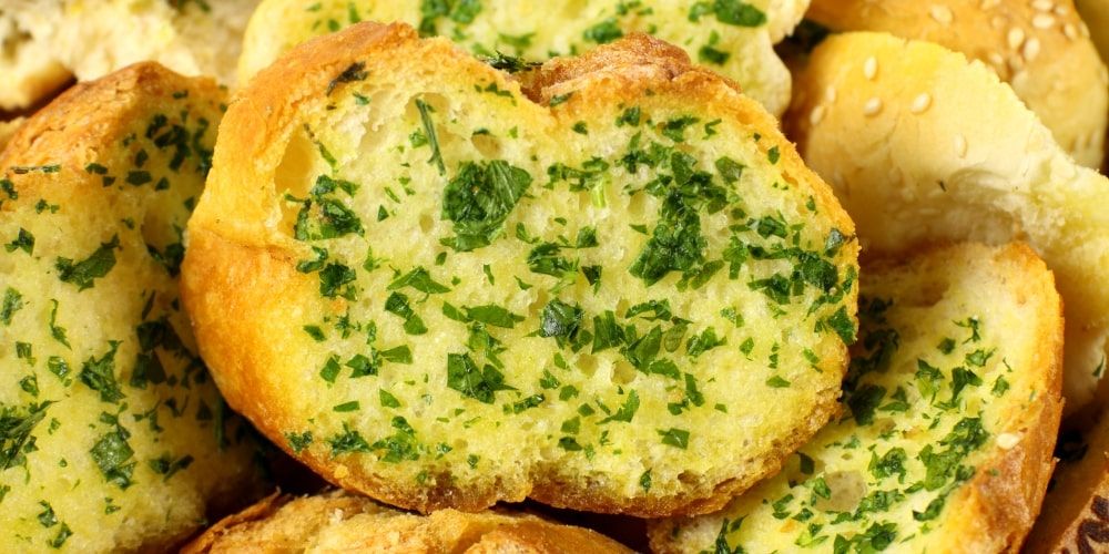 Garlic bread: tasty, but not part of the Italian cuisine Garlic bread: tasty, but not part of the Italian cuisine