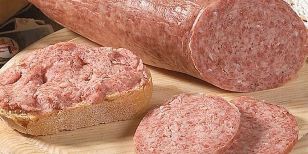 Typical sausages and cheeses: ciauscolo