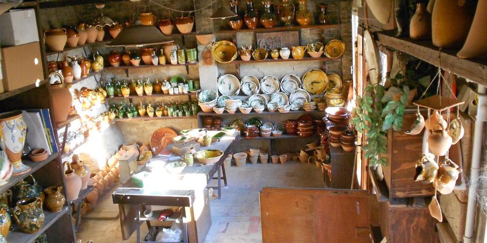 Ceramics craftsmanship in Montottone