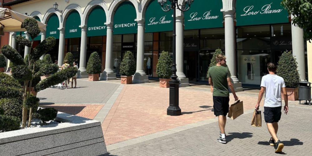 first outlet in Italy -Serravalle Designer Outlet first outlet in Italy -Serravalle Designer Outlet