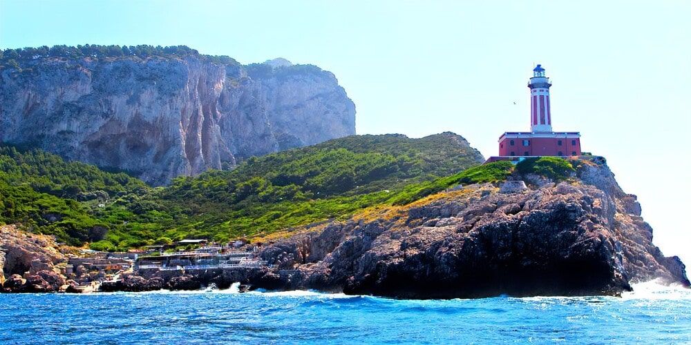 6. Faro di Punta Carena (Capri) 6. Faro di Punta Carena (Capri)