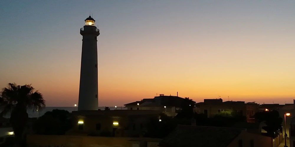 5. Faro di Punta Secca (Sicilia) 5. Faro di Punta Secca (Sicilia)