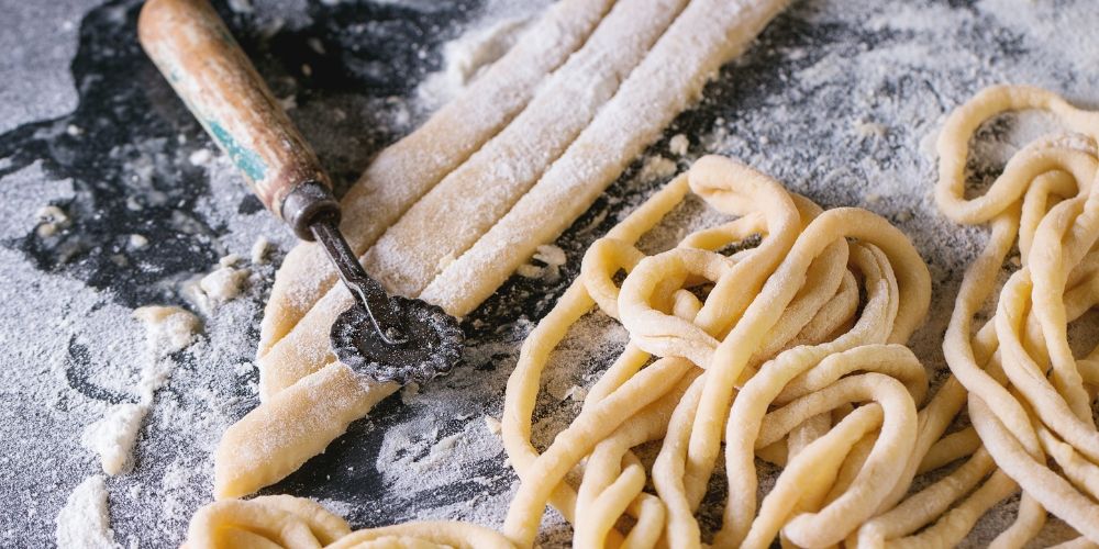 3. Imparare a cucinare piatti tipici con le nonne locali 3. Imparare a cucinare piatti tipici con le nonne locali