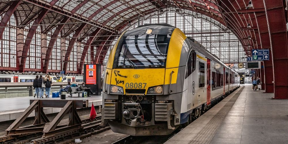 High-speed trains and regional trains High-speed trains and regional trains