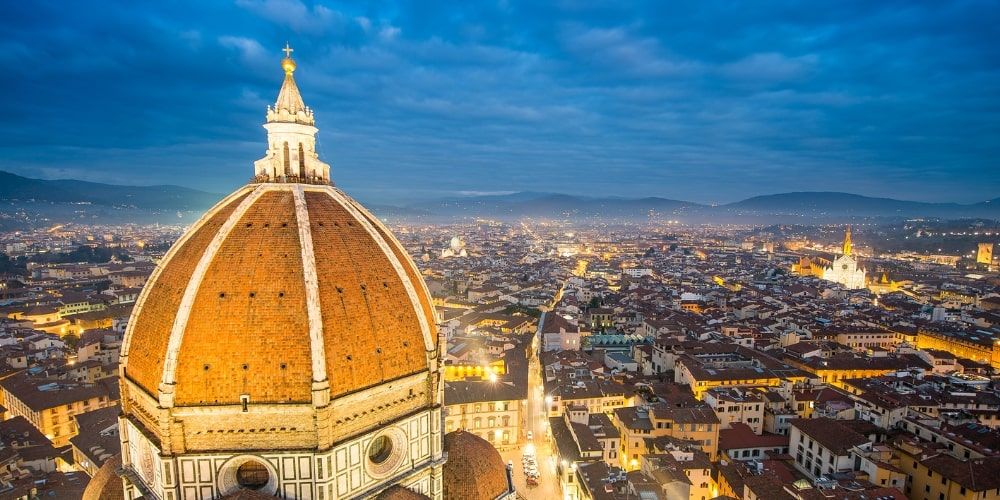 Christmas 2025 in Florence: panoramic view of the Duomo and the illuminated city