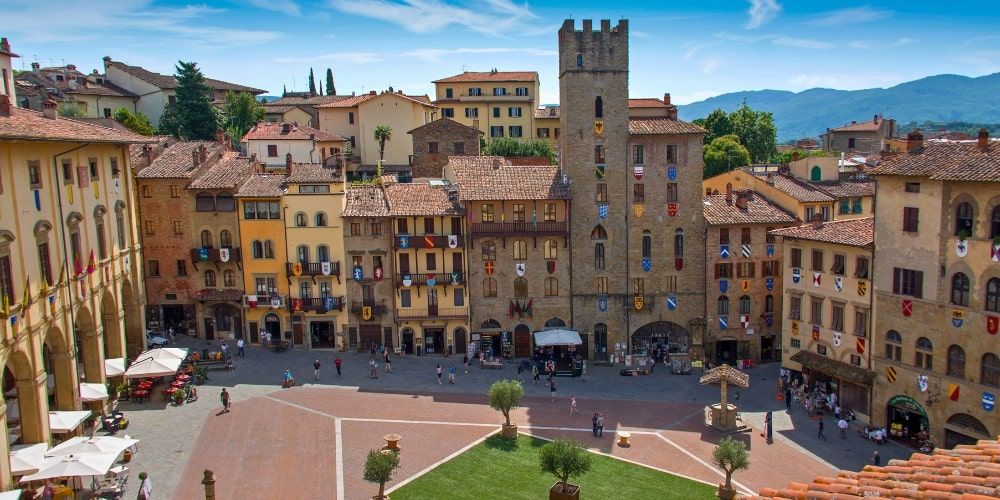 Cosa rende Arezzo una città elegante? Cosa rende Arezzo una città elegante?