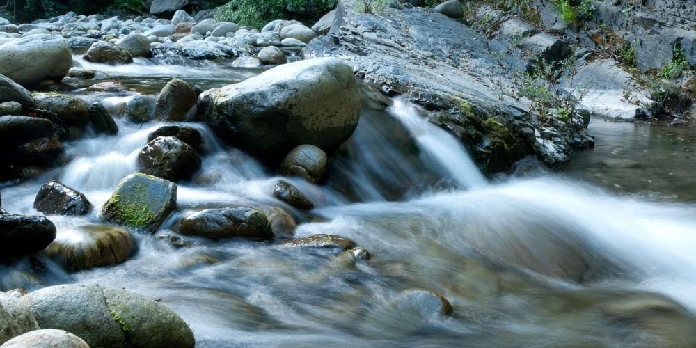 Torrente selvaggio tra i migliori posti nascosti dove fare il bagno in Italia Torrente selvaggio tra i migliori posti nascosti dove fare il bagno in Italia