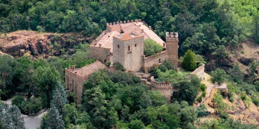 Tour of Medieval Castles in Italy: the fairytale charm of central-northern regions Tour of Medieval Castles in Italy: the fairytale charm of central-northern regions