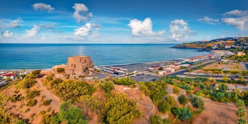 L’essenza della Riviera dei Cedri, cuore della Calabria L’essenza della Riviera dei Cedri, cuore della Calabria