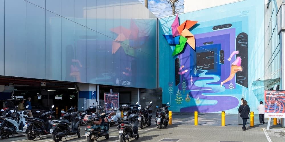 Facciata del centro commerciale La Cartiera a Pompei Facciata del centro commerciale La Cartiera a Pompei