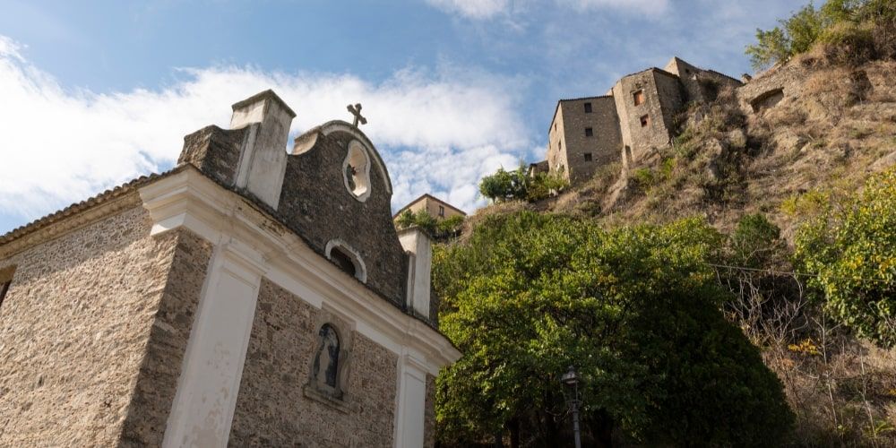Oltre la Chiesa Madre: rovine di conventi e cappelle di campagna