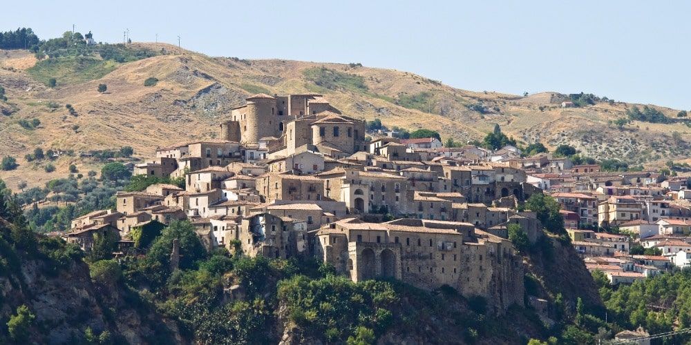 Posti da visitare in inverno in Italia: Oriolo, una fuga tra mare e montagna