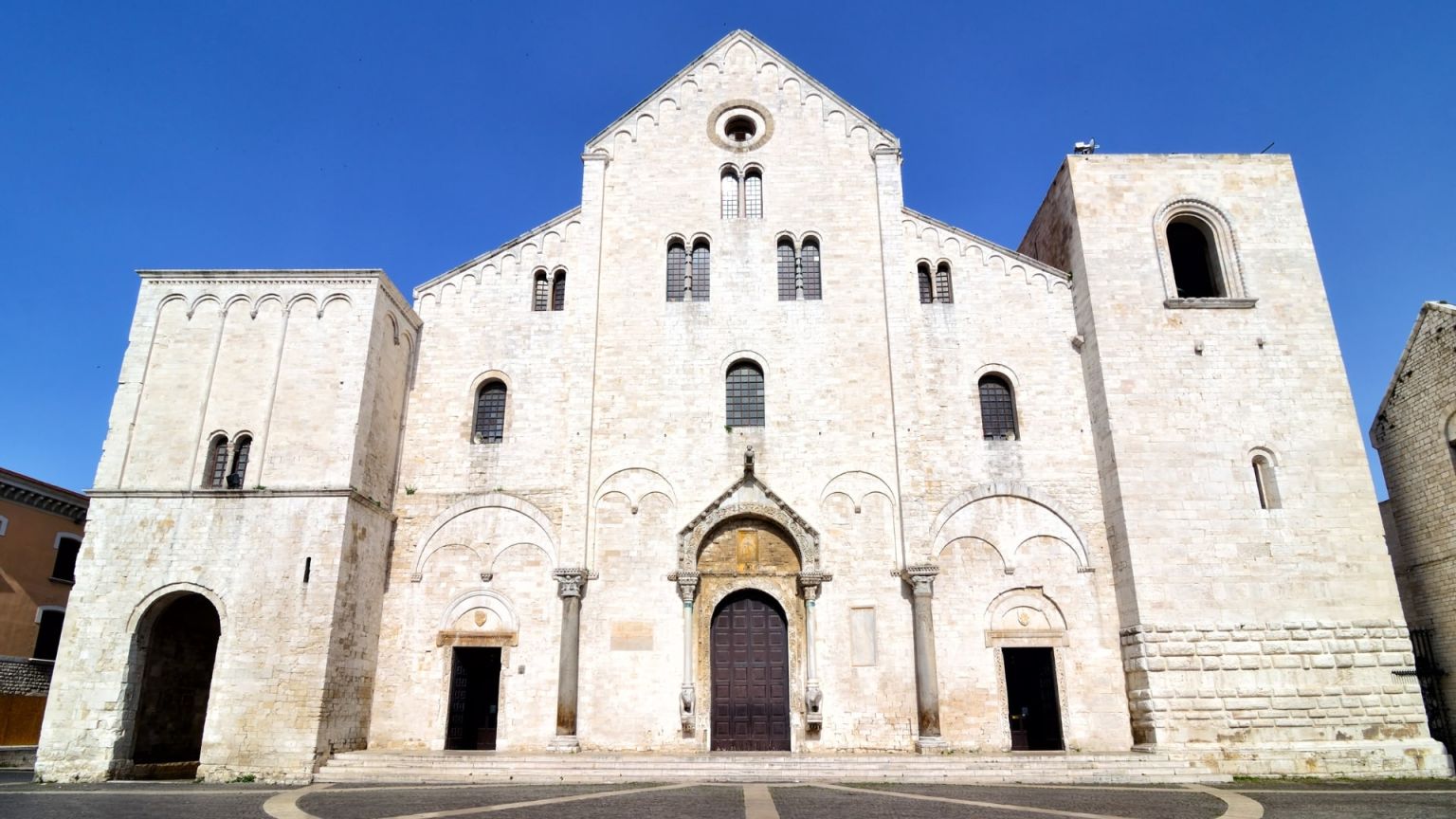 Basilica of Saint Nicholas in Bari: a journey through history, spirituality and wonder