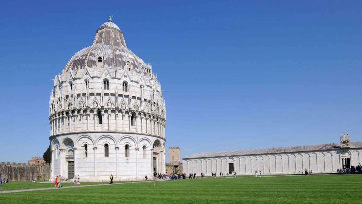 Visit the Baptistery of St. John in Pisa: a masterpiece of art and history