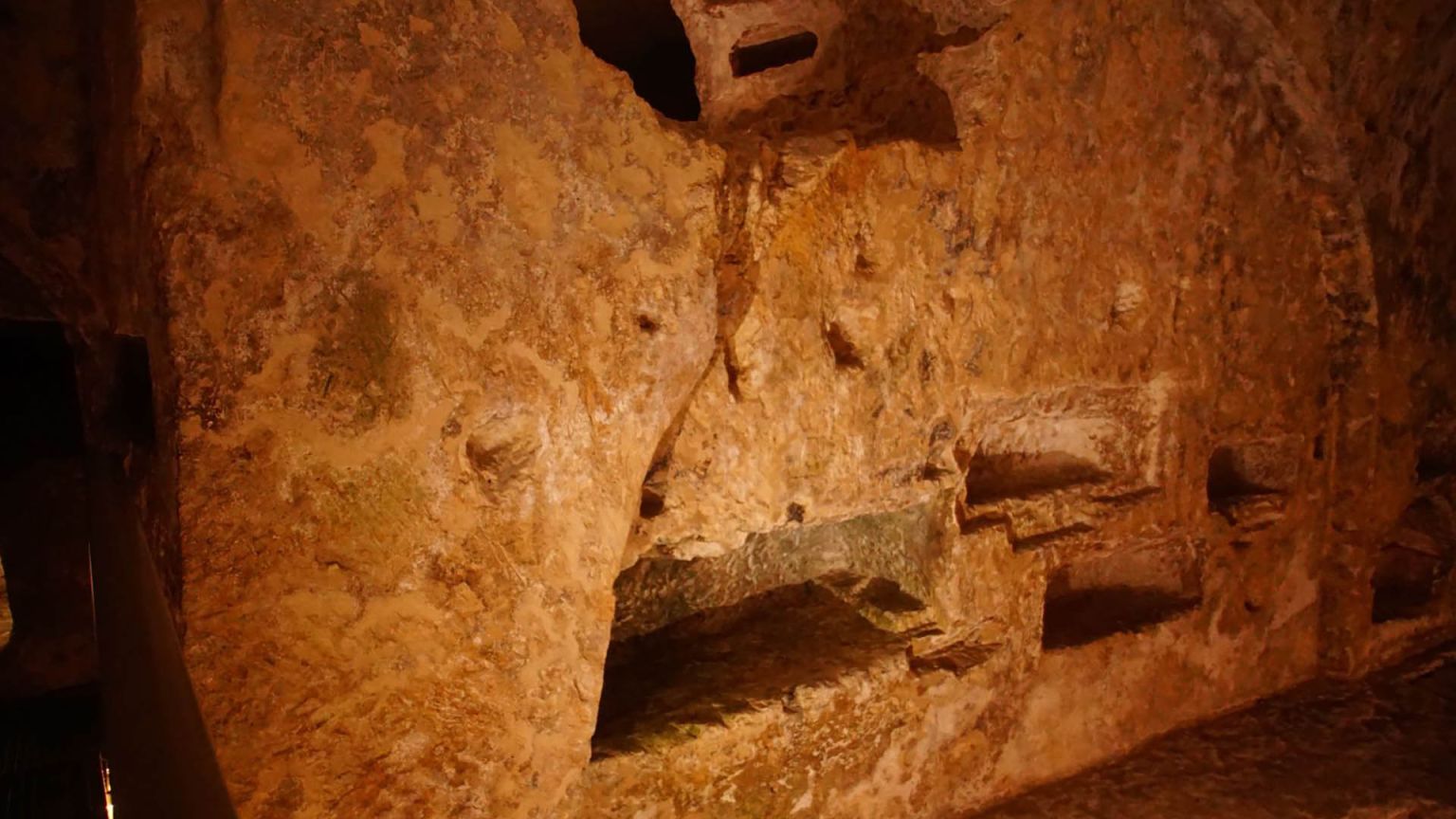Catacombe di San Callisto: un affascinante viaggio nel sottosuolo