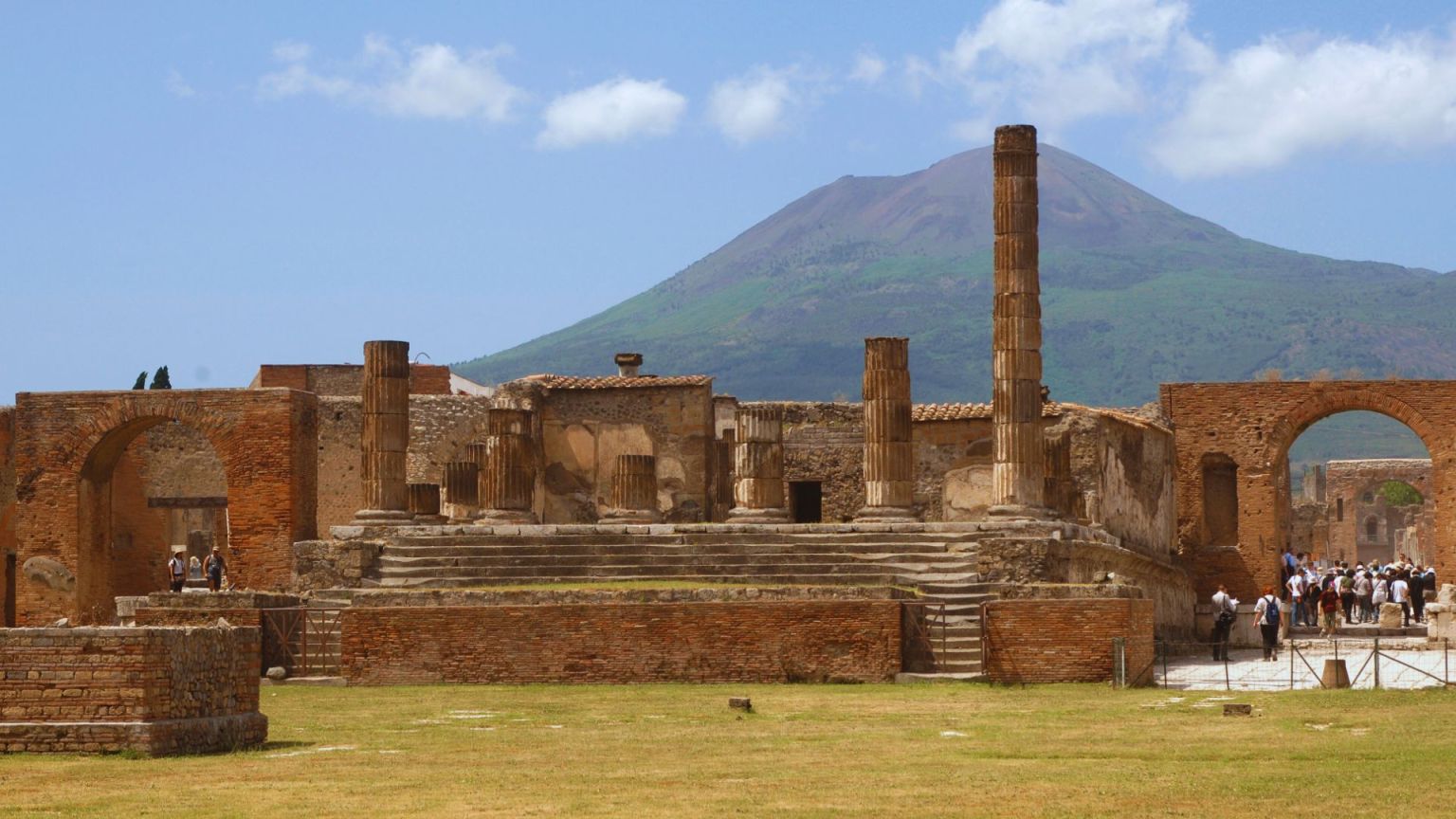 Pompeii: how to visit a city frozen in time