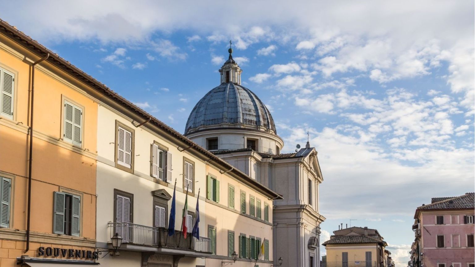 Castel Gandolfo: un viaggio nella residenza estiva dei Papi