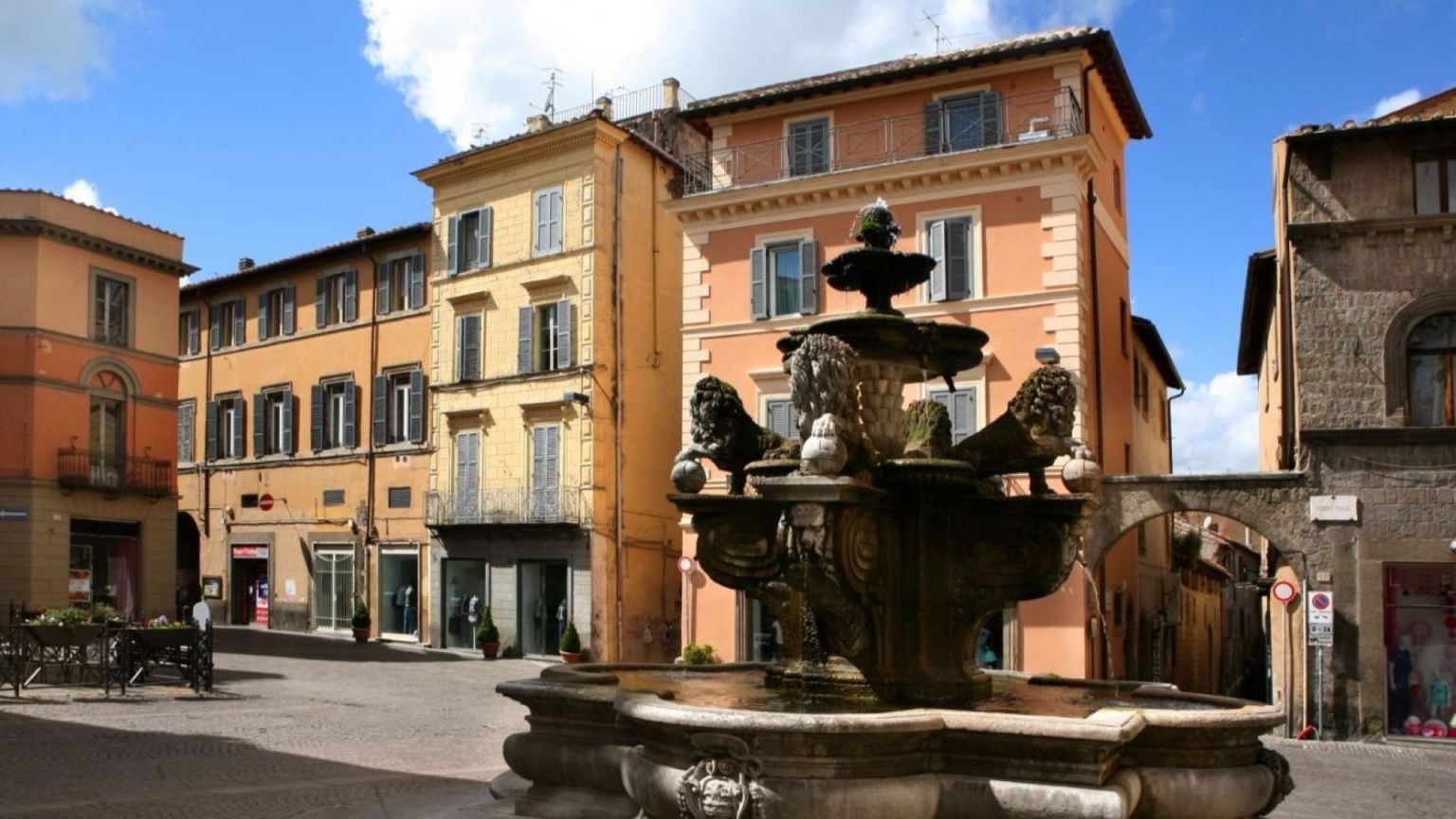 Viterbo Underground: a wonderful journey into its ancient underground 